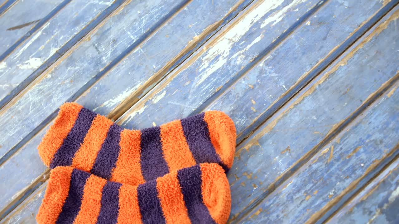 스케이트보드를 만드는 남자 4k