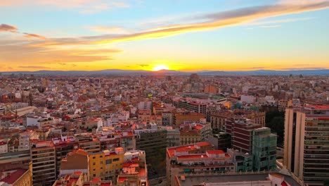 Rosa-Farbpalette,-Die-über-Der-Stadt-Valencia,-Spanien,-Dämmert