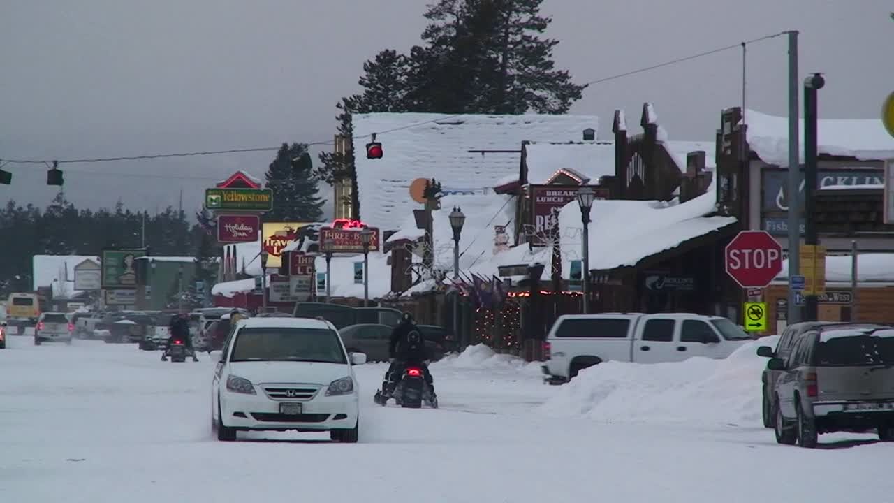 겨울에 서쪽 옐로 스톤의 작은 마을