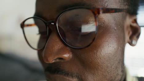 close-up of a man wearing glasses