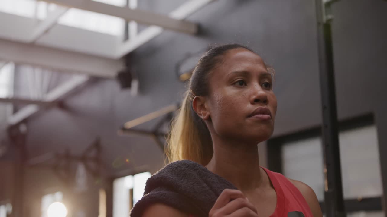 entrenamiento cruzado en un gimnasio