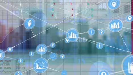 animación de la red de iconos digitales y procesamiento de datos del mercado de valores contra edificios altos