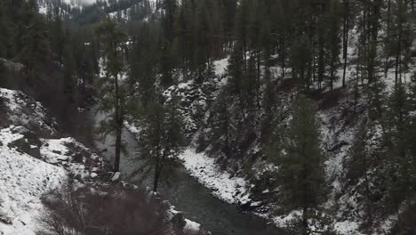 Snow-Mountains-With-River-In-Boise-National-Forest,-Idaho,-USA