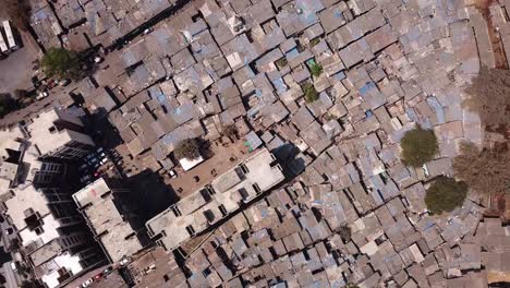 Vertical-Aerial-Shot-of-Slums-on-a-Hot-Day-in-Mumbai,-India