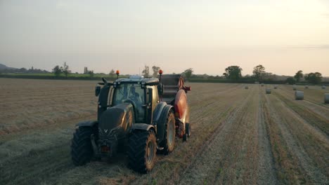 tractor baling straw 03