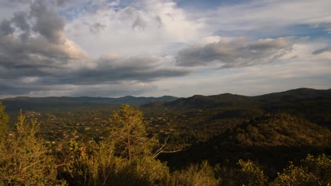 Pan-over-the-mountainside-showing-the-homes-on-the-edge-of-Prescott