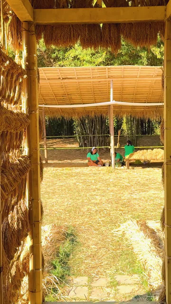 Casa di bambù con paglia di riso in Thailandia