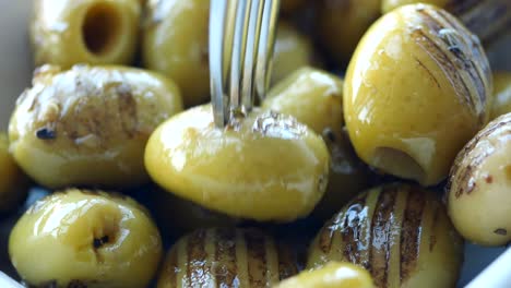 aceitunas a la parrilla turcas de cerca