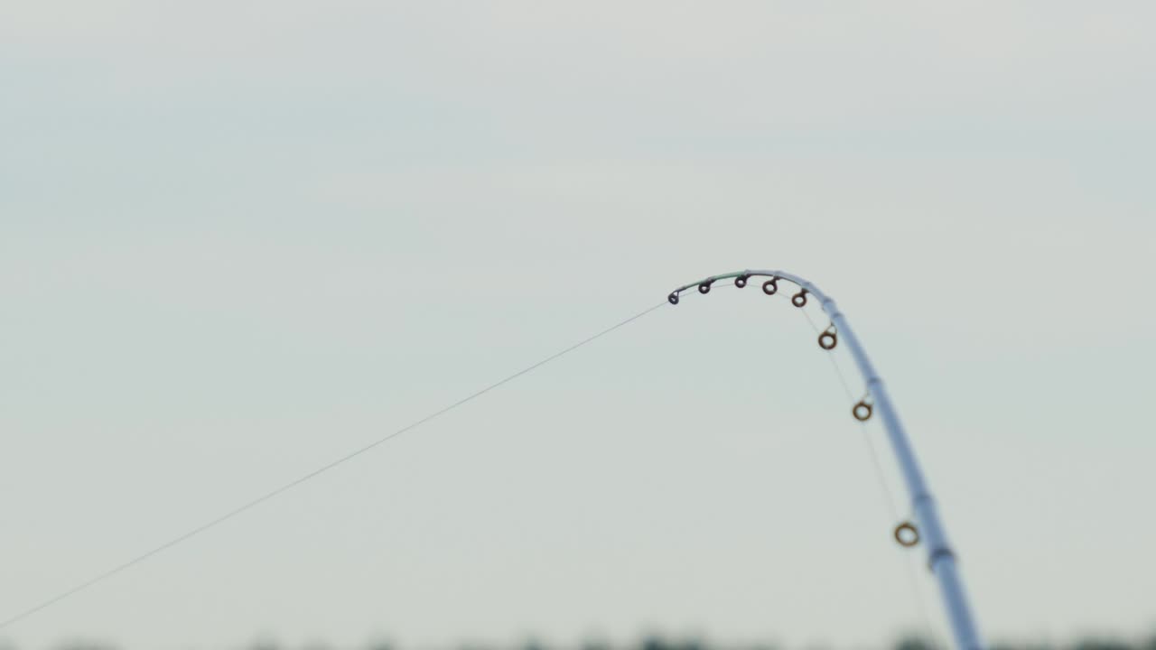 extremo inferior de la caña de pescar movimiento superior, cámara lenta