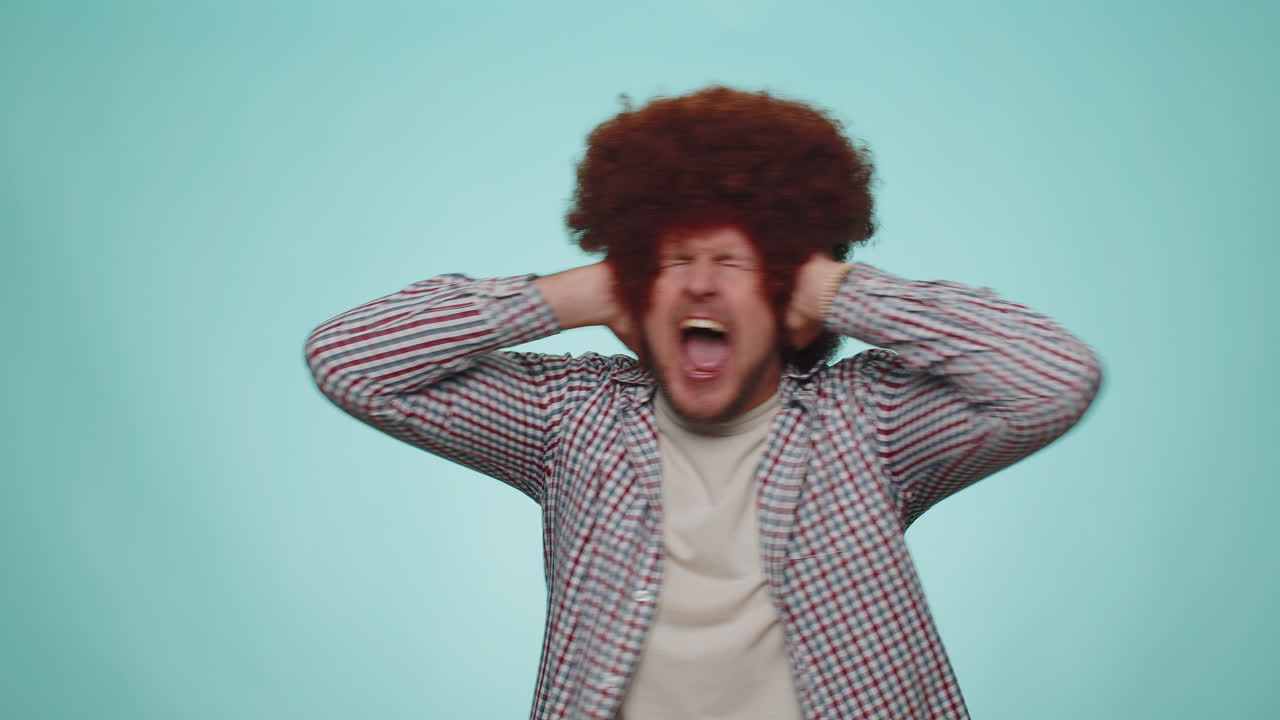 무서운 사람, 두려운 사람, 귀를 는 사람, 자신의 공포를 만나는 사람, 증거 공포 사건, 큰 소리로 비명을 지르는 사람