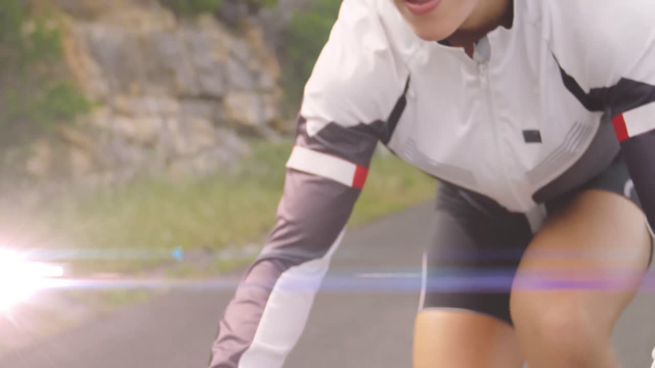 백인 여성 자전거 타는 위에 빛의 반점의 애니메이션