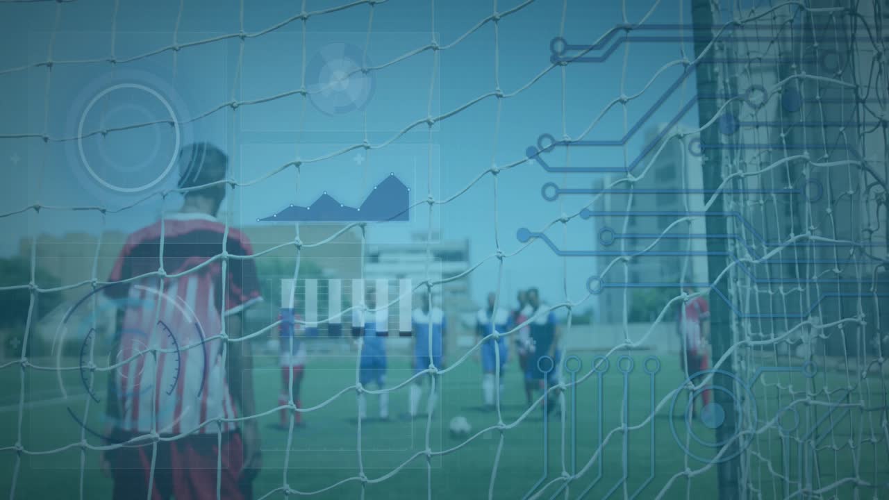 ペナルティキックで得点する男性サッカー選手を背景に、デジタルインターフェースとマイクロプロセッサの接続
