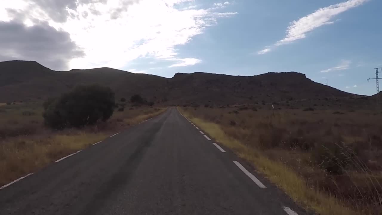 disparó desde fuera del coche mientras conducía a través de la naturaleza española