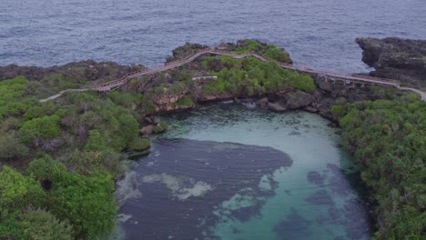 Weitwinkelaufnahme-Der-Berühmten-Weekuri-Lagune-In-Sumba,-Indonesien-Bei-Sonnenaufgang,-Luftaufnahme