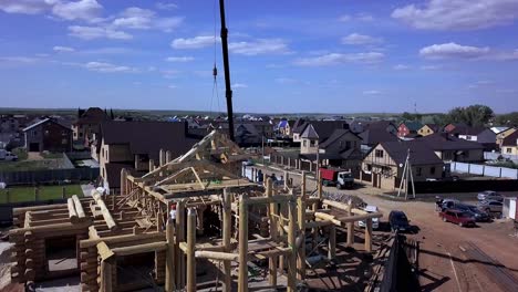 cabaña de madera en construcción