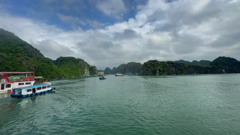 Static-shot-fisherman-boat-on-the-green-ocean,-Vietnam-Cat-Ba