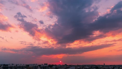 puesta de sol de lapso de tiempo de las nubes en el norte de chipre