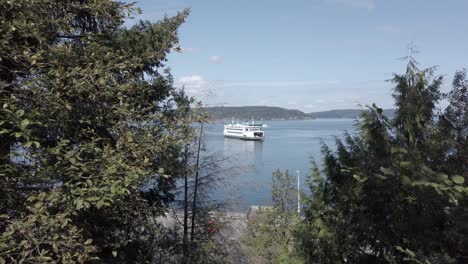 Die-Fähre-Zur-Insel-Vashon-Kommt-Am-Point-Defiance-Dock-An