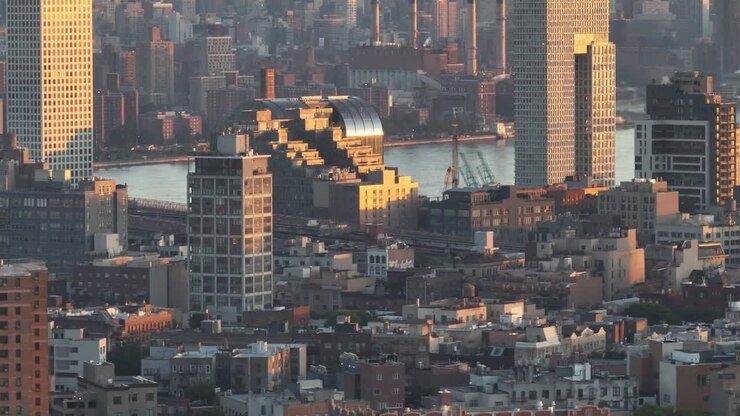 Veduta aerea di Williamsburg, Brooklyn all'alba. Scattata a New York City.
