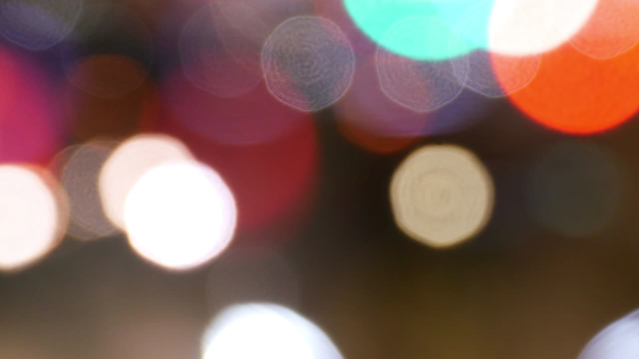 calles concurridas de la ciudad de londres, inglaterra, reino unido (lente de la cámara desenfocada).