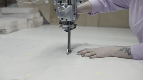 proceso de corte de telas industriales