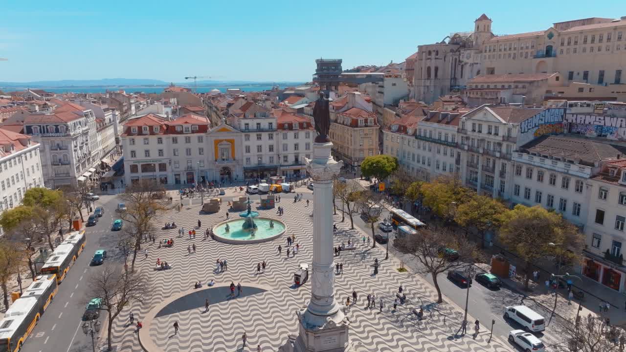 Ripresa orbitale della Statua di Dom Pedro IV in Piazza Rossio, Lisbona, Portogallo