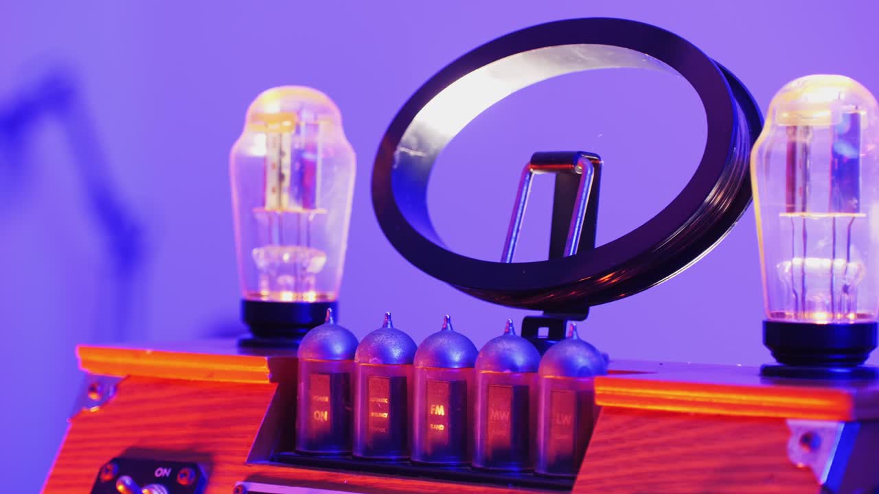 Old Retro AM FM Radio with tubes, Hand Changing stations , bulb vintage music player.