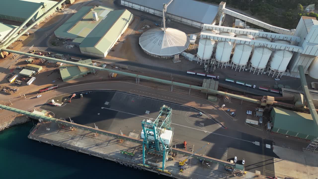 포트 에스페란스 (port area for grain industry storage, esperance) 는 서부 오스트레일리아에 있는 포트 지역이다.