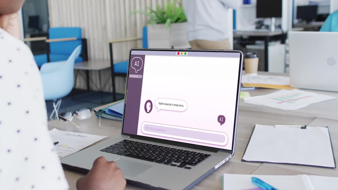 composición de una mujer de negocios afroamericana usando una computadora portátil con chat de ai en la pantalla.
