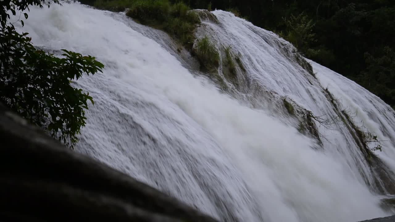 Waterfall cascadas de agua azul close up shot