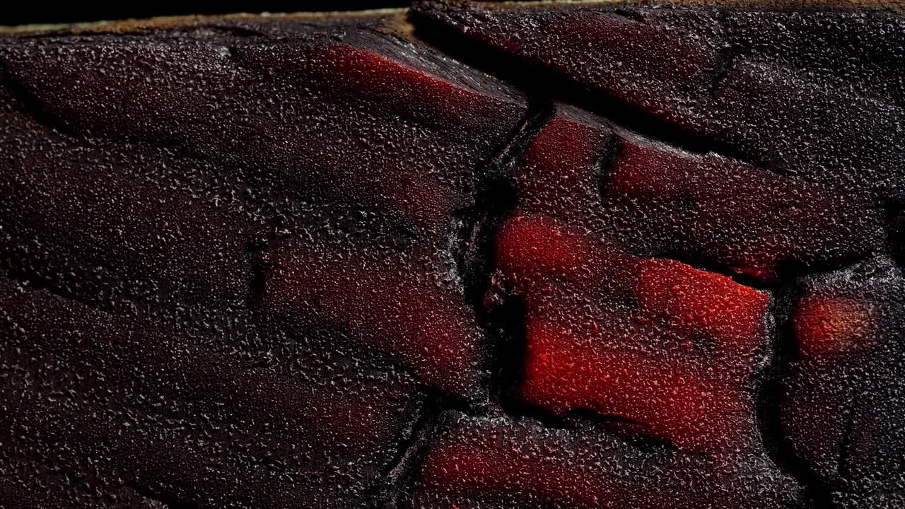 불타는 나무 표면. 근접. 시간 지연.