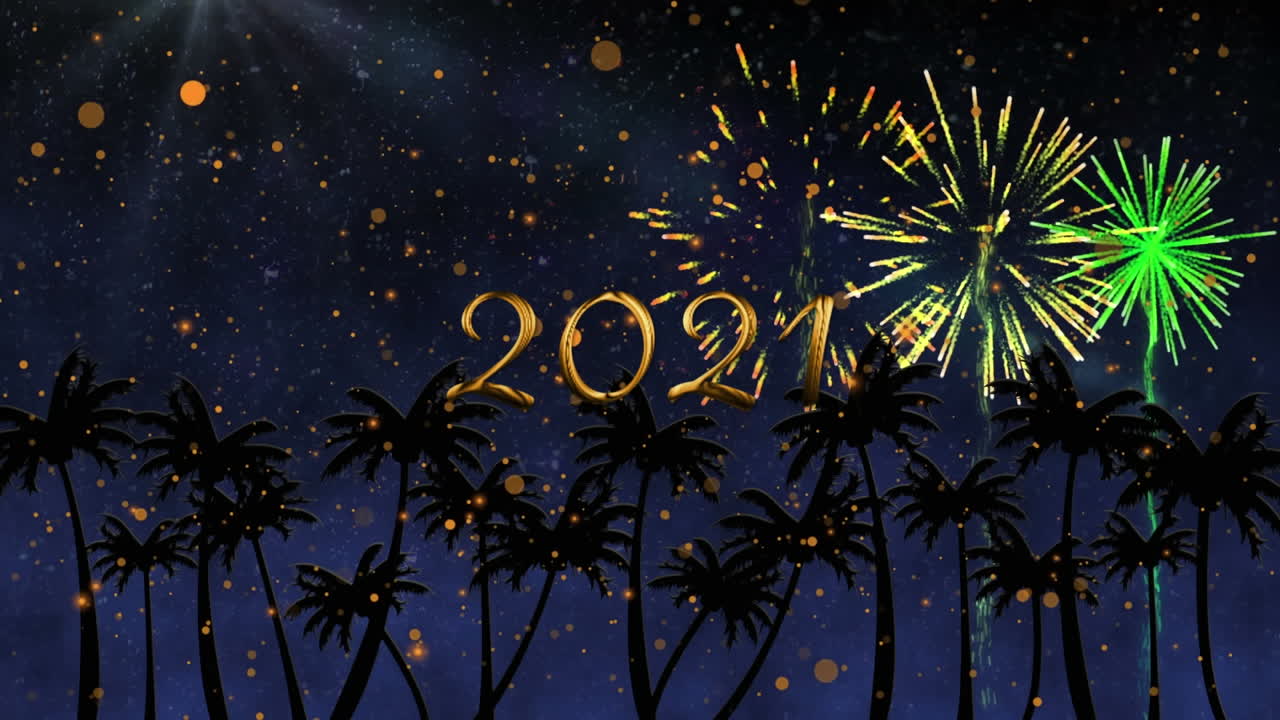Animación de texto "2021" sobre fuegos artificiales y palmeras