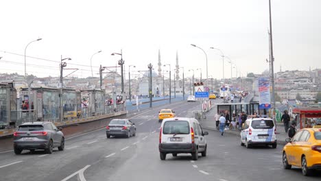 vista de una calle concurrida en estambul, turquía