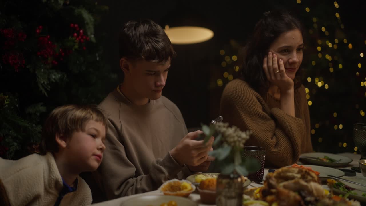 가족 크리스마스 저녁식사