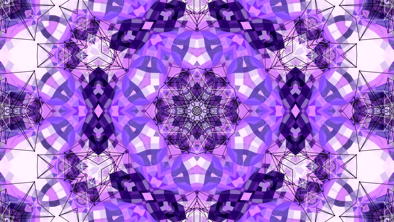 fondo abstracto poli geométrico bajo como un efecto de vidriera o caleidoscopio en movimiento en 4k. animación 3d de bucle, imágenes sin costuras en el popular estilo poli bajo. color violeta v26