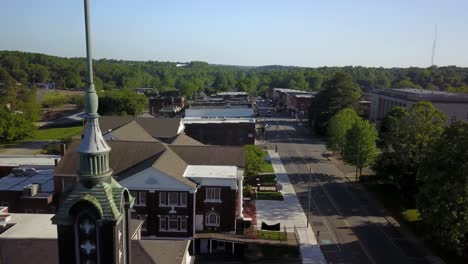 Aerial-push-into-Rutherfordton-North-Carolina-shot-in-4K