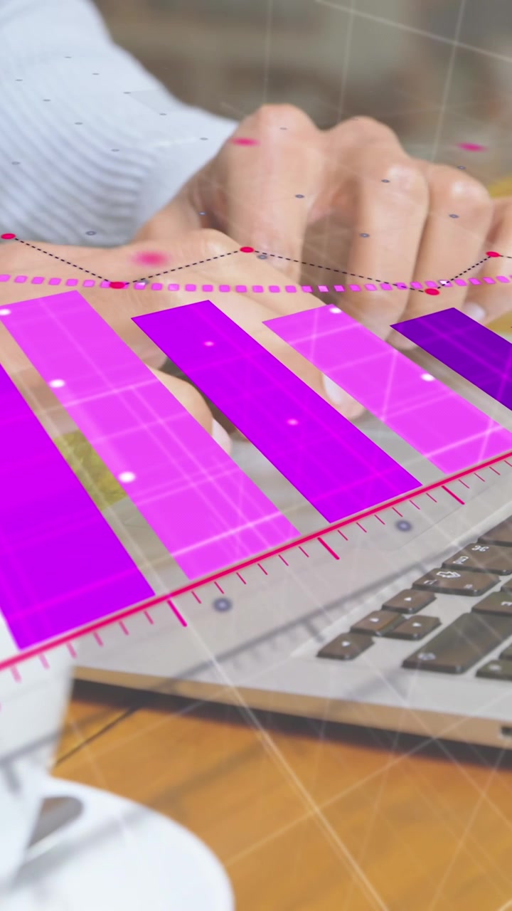 Animazione di un grafico finanziario su un uomo che usa il laptop.