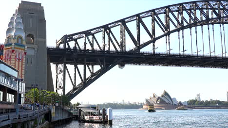 Sydney-ferry-approaches-Milsons-Point-wharf-in-Sydney-Harbour-Australia