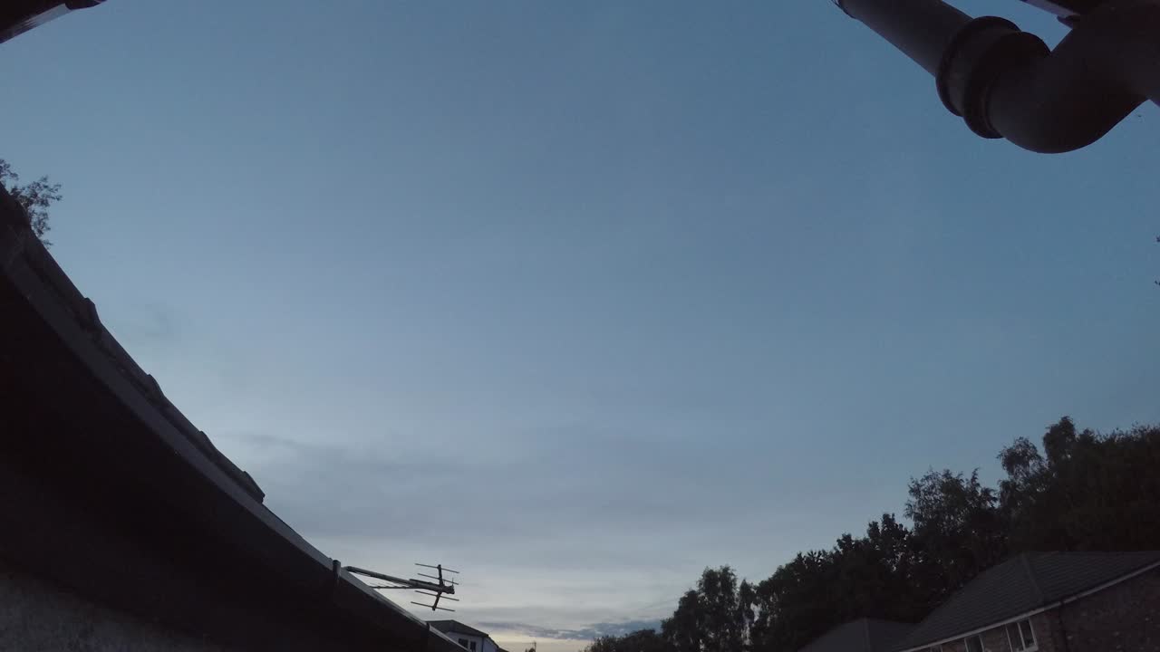 영국 북부 교외 지역의 하늘 시간경과