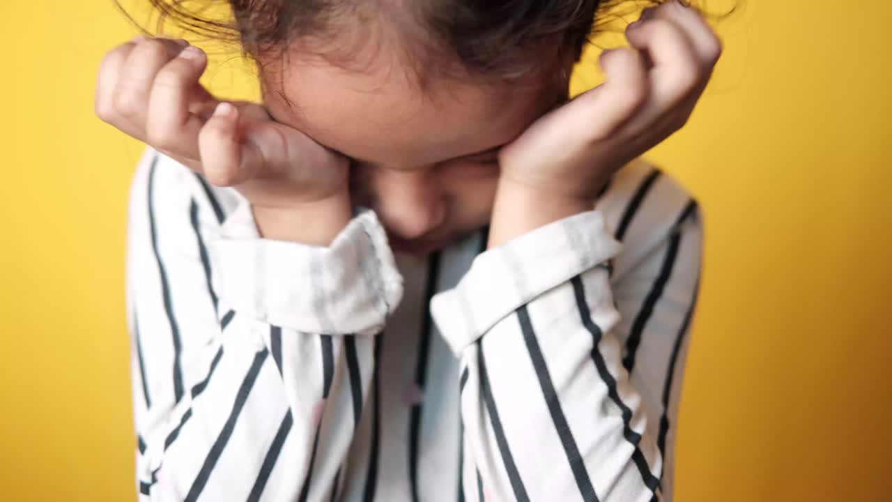 울고 있는 소녀