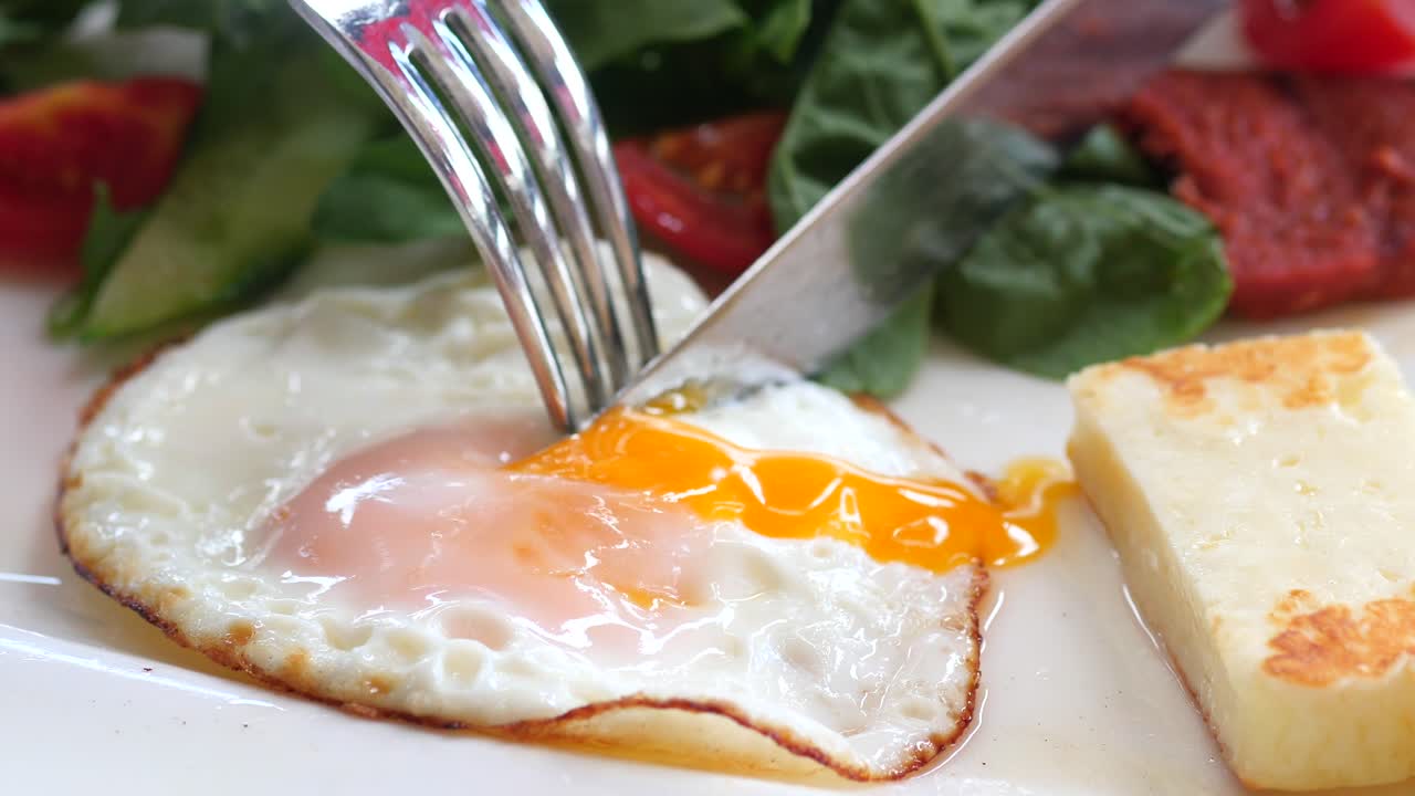 러드 와 치즈 를 은 달