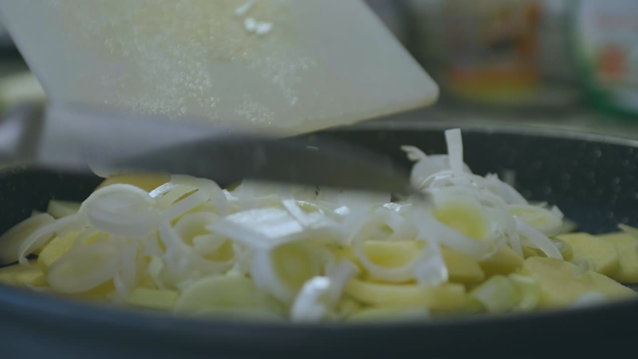 Pour the cut leek into the pot with the potatoes and then cook everything
