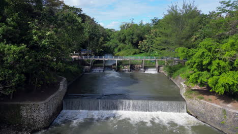 Puente-Rural-De-Un-Solo-Carril-Cerca-De-Yogyakarta,-Indonesia