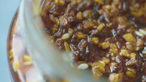 Chili-and-garlic-flakes-in-a-container-made-with-coconut-oil