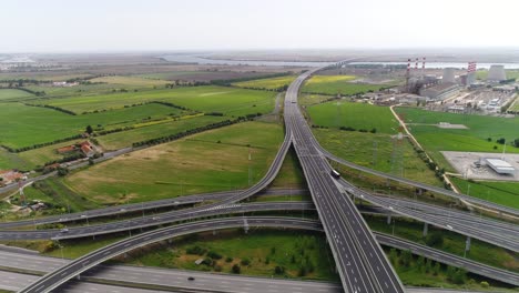 Tráfico-En-La-Intersección-De-La-Carretera.-Lisboa,-Portugal