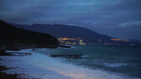 noche tormentosa en la playa