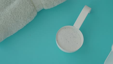 laundry detergent in measuring cup