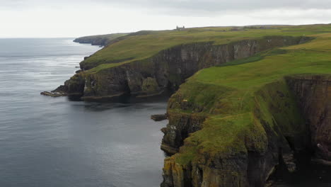 Rising-drone-shot-of-Whaligoe-Haven-and-the-rocky-250ft-cliffs-overlooking-the-north-sea-in-Scotland