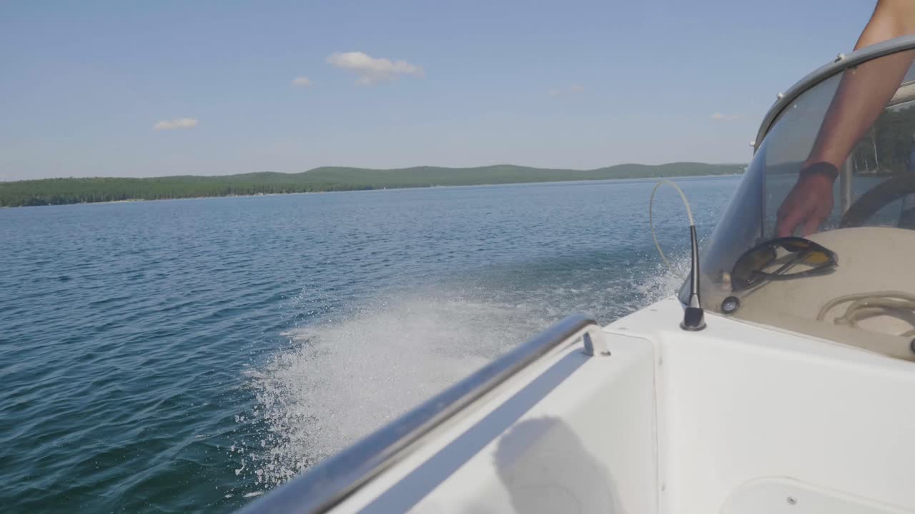 Gita in barca su un lago