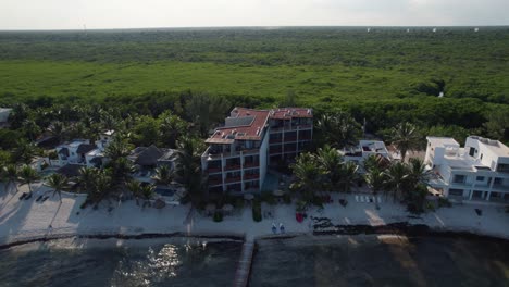 Vista-Aérea-Del-Hotel-Amansala-En-Tulum,-México